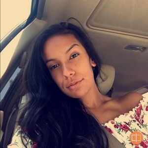 Meet your Posher, Mia